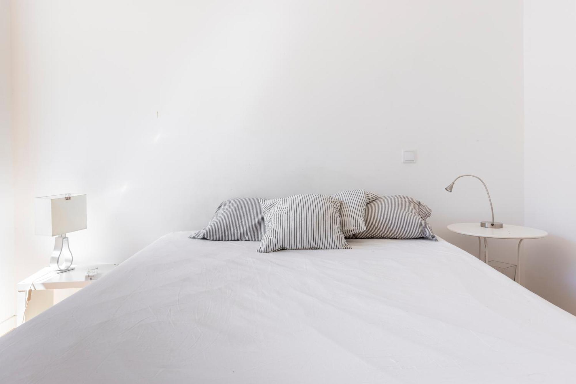 Comfy 3 Bedroom Campo De Ourique Apartment